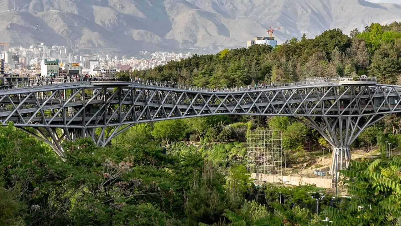 پل طبیعت: اثر با شکوه بانوی معمار ایرانی